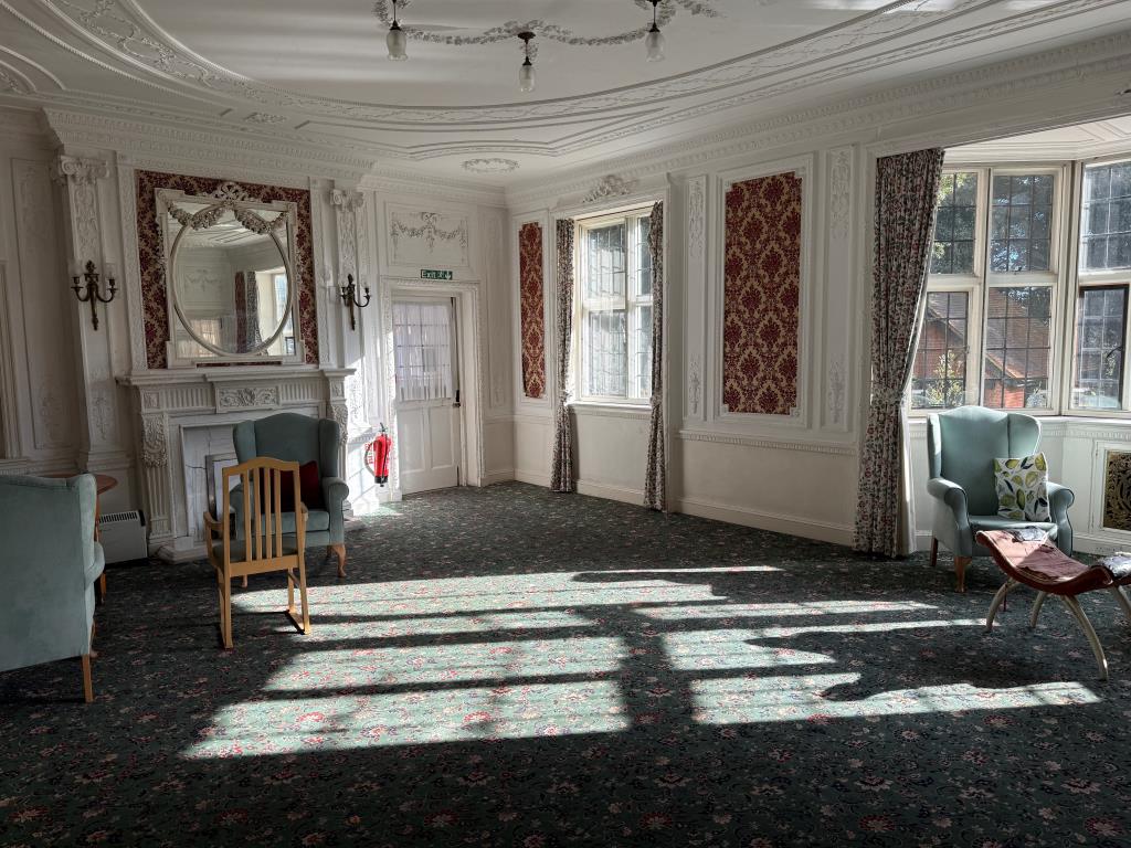 Lot: 45234 - TO BE OFFERED IN OUR 26TH MARCH AUCTION - FORMER CARE HOME WITH CONSENT FOR CONVERSION INTO SUBSTANTIAL DWELLING - Ground floor reception room 1